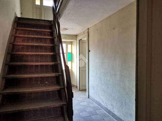 Villa Indipendente in vendita a Valdilana, Piemonte