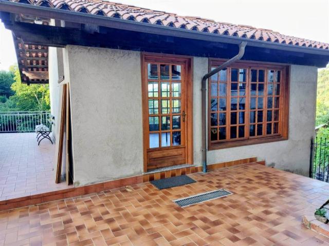 Villa Indipendente in vendita a Valdilana, Piemonte