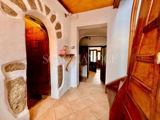 Villa Indipendente in vendita a Valdilana, Piemonte
