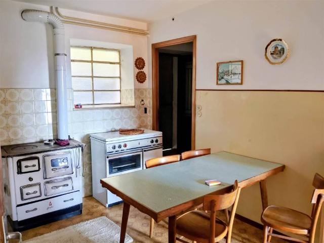 Villa Indipendente in vendita a Valdilana, Piemonte