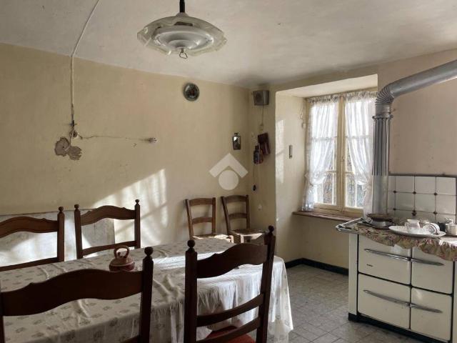 Villa Indipendente in vendita a Valdilana, Piemonte
