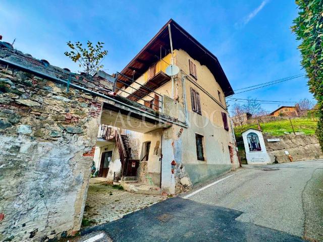 Villa Indipendente in vendita a Valdilana, Piemonte