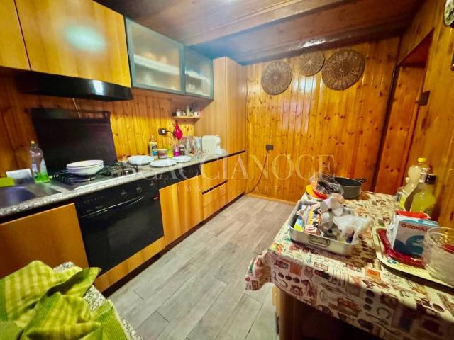 Villa Indipendente in vendita a Valdilana, Piemonte