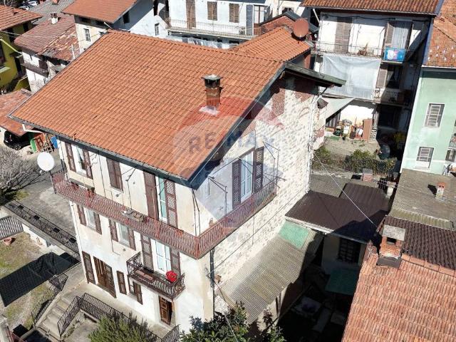 Villa Indipendente in vendita a Valdilana, Piemonte