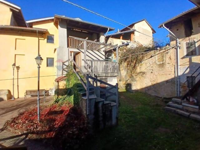 Villa Indipendente in vendita a Valdilana, Piemonte