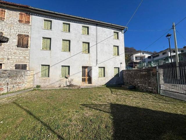 Villa Indipendente in vendita a Valdobbiadene, Veneto