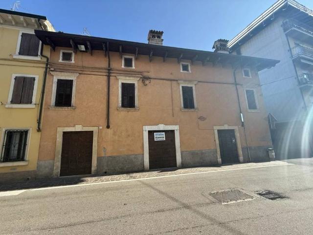 Villa Indipendente in vendita a Borghetto, Valeggio Sul Mincio