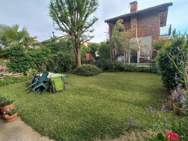 Villa Indipendente in vendita a Piemonte, Asti