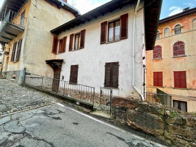 Villa Indipendente in vendita a Comunità Montana del Piambello, Valganna