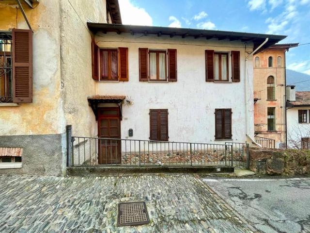 Villa Indipendente in vendita a Ganna, Valganna