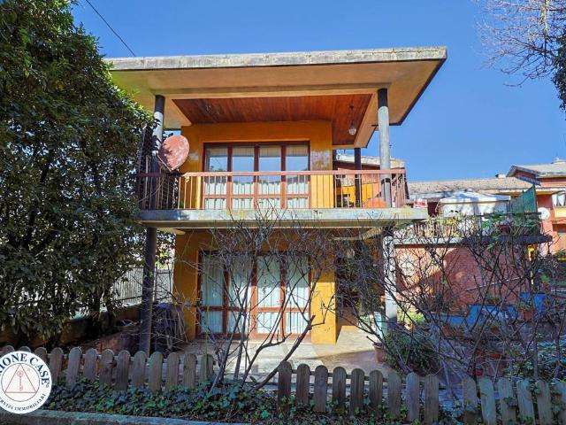 Villa Indipendente in vendita a Comunità Montana del Piambello, Valganna