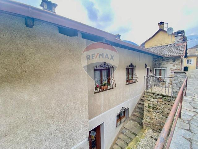 Villa Indipendente in vendita a Valle Cannobina, Piemonte