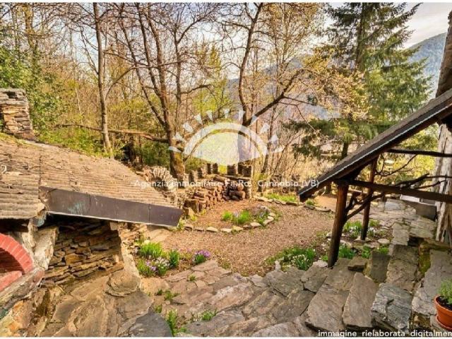 Villa Indipendente in vendita a Valle Cannobina, Piemonte