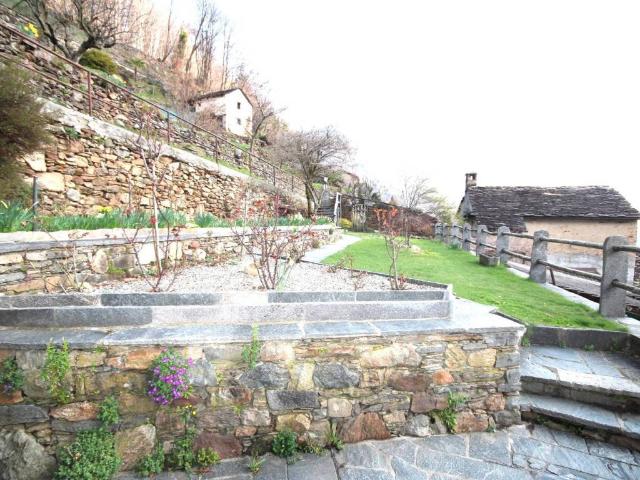 Villa Indipendente in vendita a Valle Cannobina, Piemonte