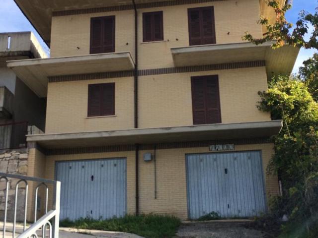 Villa Indipendente in vendita a Valle Castellana, Abruzzo