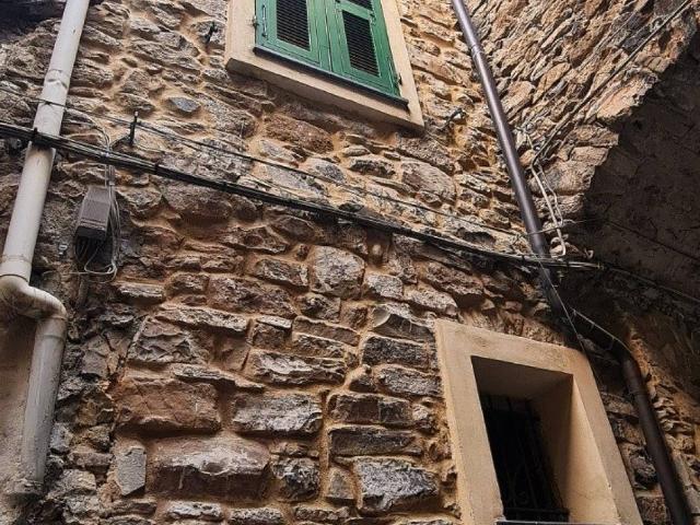 Villa Indipendente in vendita a Vallebona, Liguria