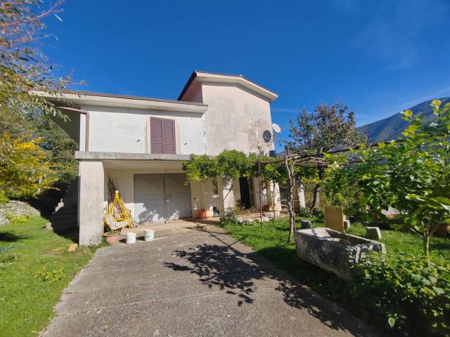 Villa Indipendente in vendita a Vallecorsa, Lazio