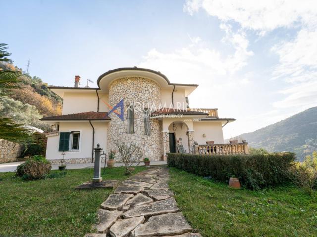 Villa Indipendente in vendita a Vallecrosia, Liguria