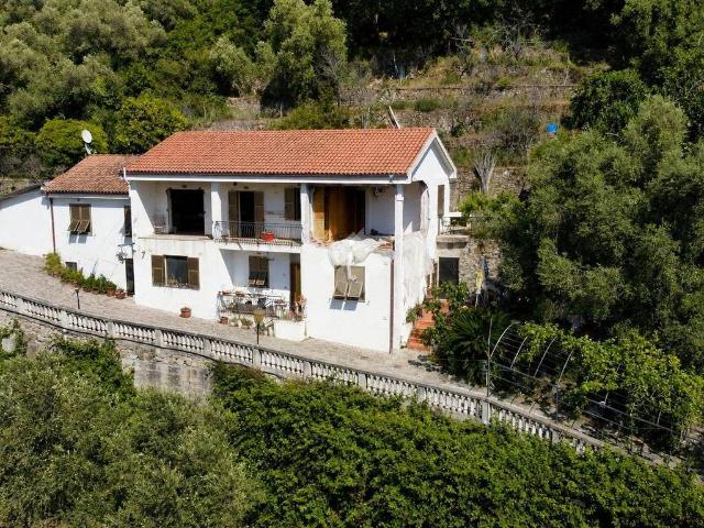 Villa Indipendente in vendita a Vallecrosia Alta, Vallecrosia