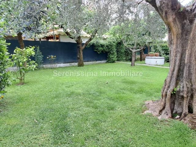 Villa Indipendente in vendita a Vallefoglia, Marche
