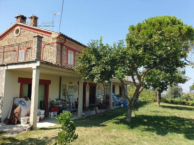 Villa Indipendente in vendita a Vallefoglia, Marche