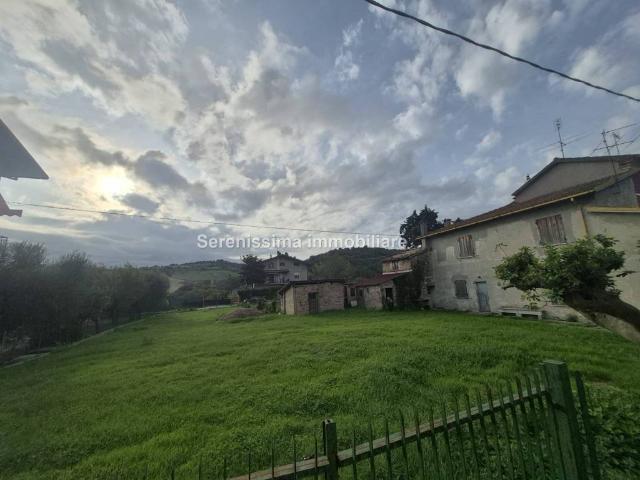 Villa Indipendente in vendita a Vallefoglia, Marche