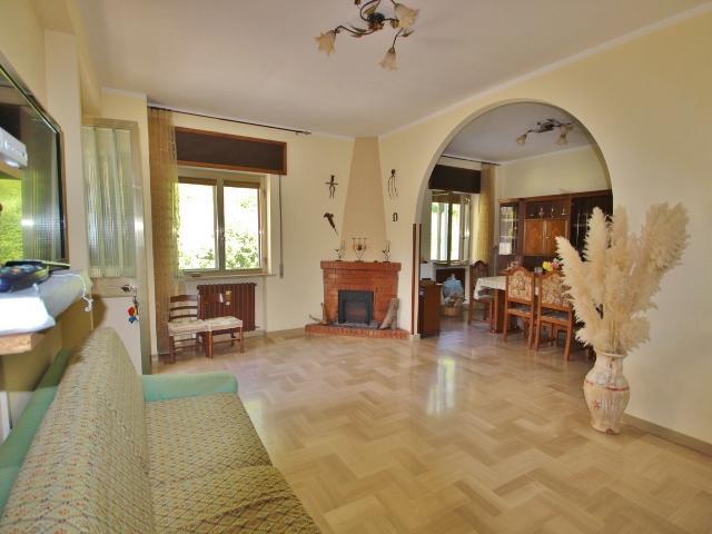 Villa Indipendente in vendita a Vallesaccarda, Campania