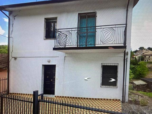 Villa Indipendente in vendita a Vallesaccarda, Campania