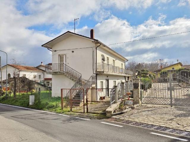 Villa Indipendente in vendita a Vallesaccarda, Campania