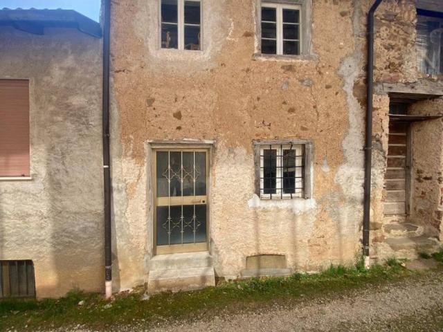 Villa Indipendente in vendita a Valli Del Pasubio, Veneto