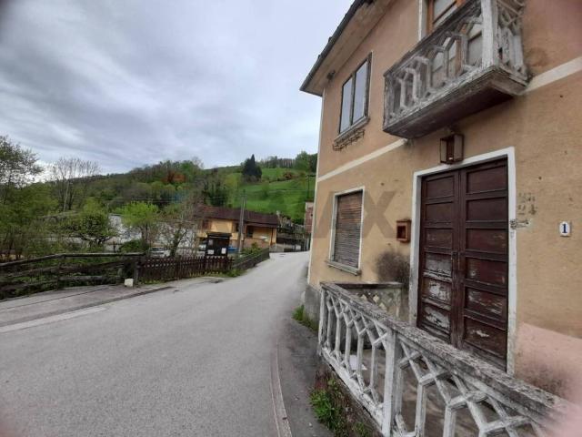 Villa Indipendente in vendita a Valli Del Pasubio, Veneto