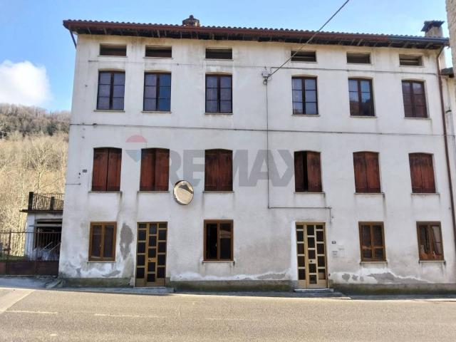 Villa Indipendente in vendita a Valli Del Pasubio, Veneto