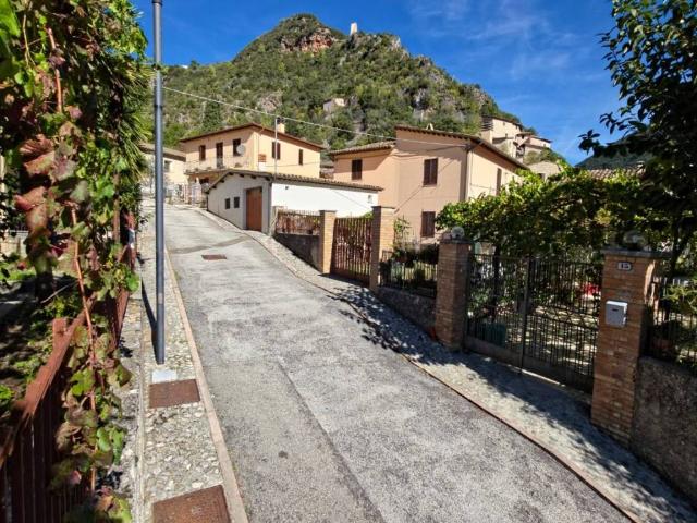 Villa Indipendente in vendita a Piedipaterno, Vallo di Nera