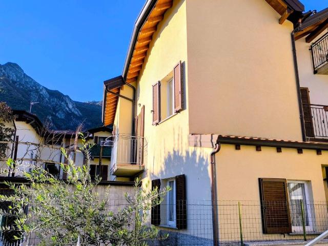 Villa Indipendente in vendita a Caserta, Valmadrera