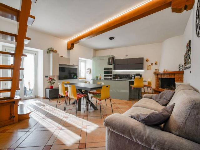 Villa Indipendente in vendita a Caserta, Valmadrera