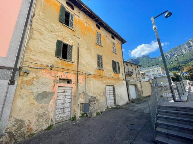 Villa Indipendente in vendita a Caserta, Valmadrera