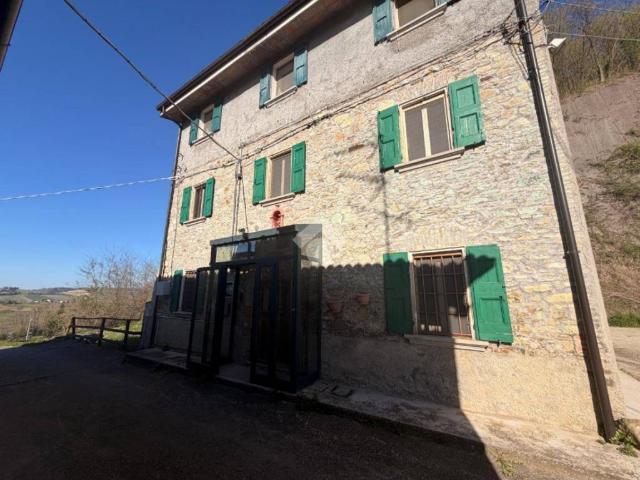 Villa Indipendente in vendita a Unione dei comuni Valli del Reno, Lavino e Samoggia, Reggio Emilia