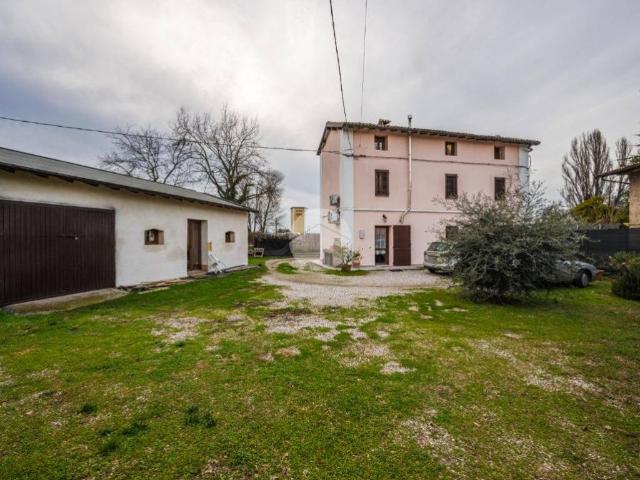 Villa Indipendente in vendita a Unione dei comuni Valli del Reno, Lavino e Samoggia, Bazzano
