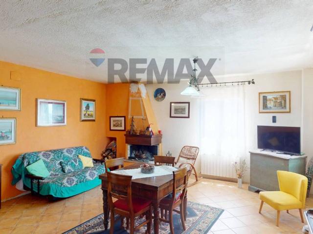 Villa Indipendente in vendita a Valtopina, Umbria