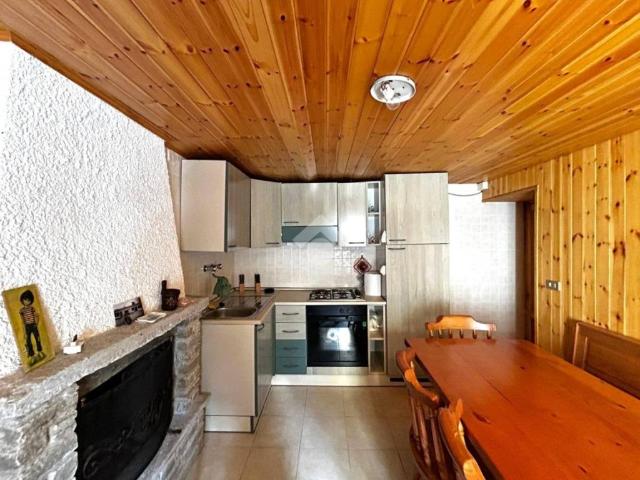 Villa Indipendente in vendita a Unione dei comuni della Valvarrone, Avano