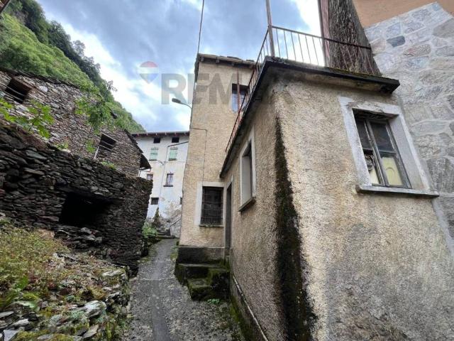 Villa Indipendente in vendita a Avano, Valvarrone