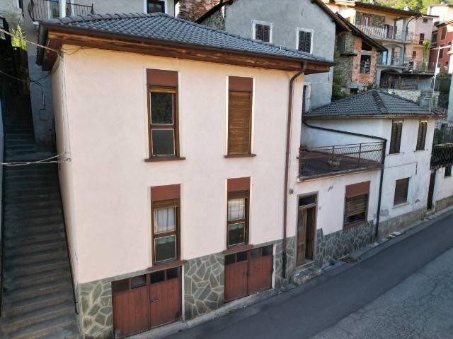 Villa Indipendente in vendita a Unione dei comuni della Valvarrone, Lombardia