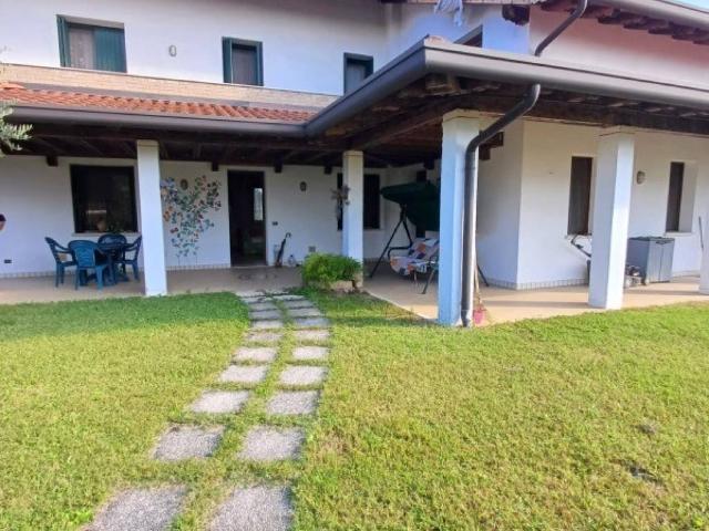 Villa Indipendente in vendita a Valvasone, Friuli-Venezia Giulia