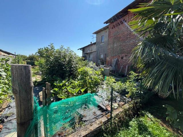 Villa Indipendente in vendita a Varallo Pombia, Novara