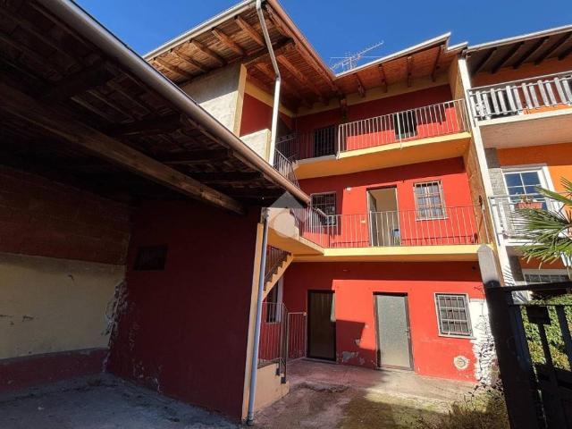 Villa Indipendente in vendita a Varallo Pombia, Novara