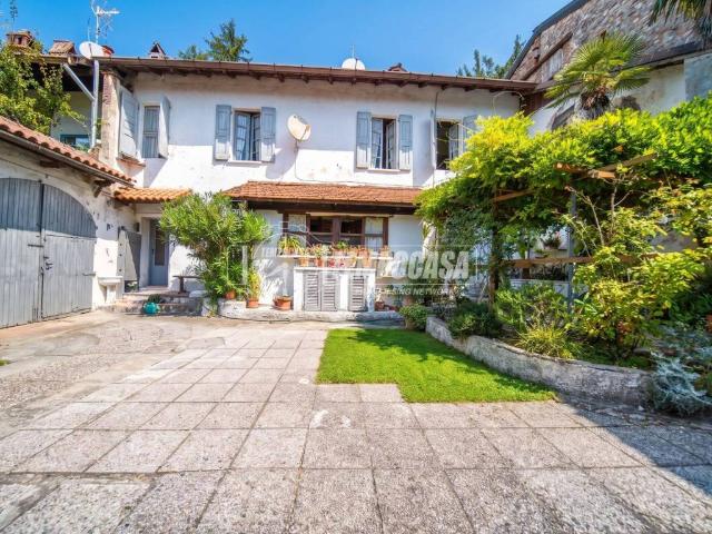 Villa Indipendente in vendita a Varallo Pombia, Novara