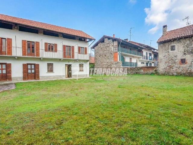Villa Indipendente in vendita a Varallo Pombia, Novara