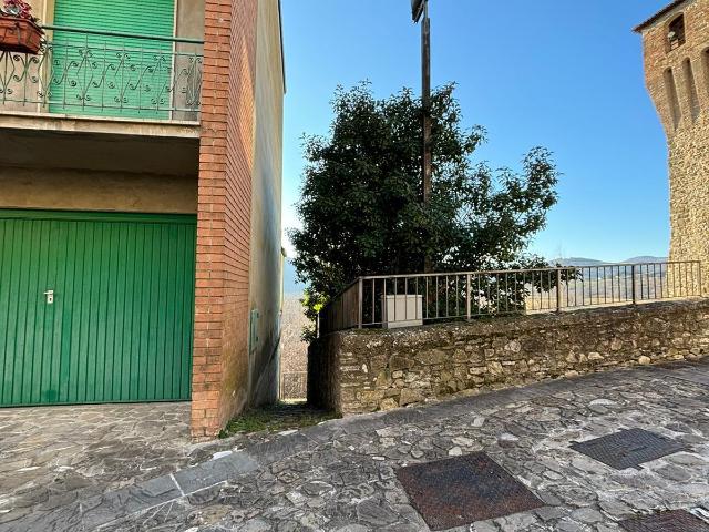 Villa Indipendente in vendita a Varano De' Melegari, Reggio Emilia