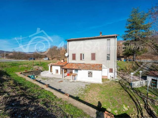 Villa Indipendente in vendita a Varano De' Melegari, Reggio Emilia