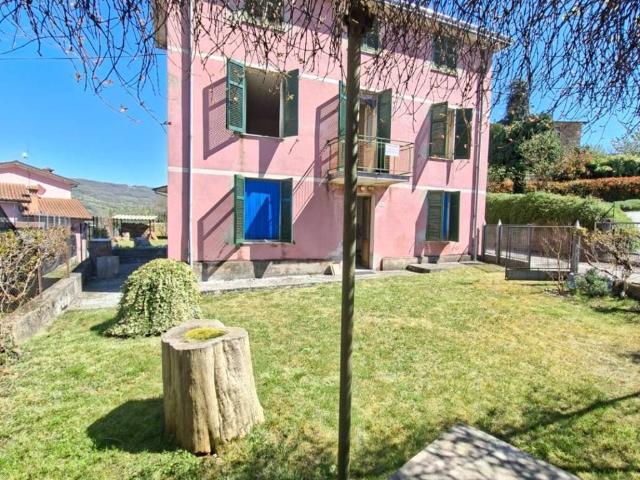 Villa Indipendente in vendita a Varano De' Melegari, Reggio Emilia